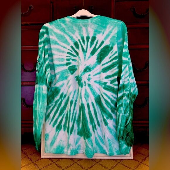 Gildan tie dye long sleeved T-shirt with SUNDAE DONUTS logo on front NWOT L - Picture 2 of 11